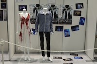 舞台「東京喰種トーキョーグール」展示エリアの様子。