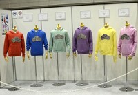 舞台「おそ松さん on STAGE ～SIX MEN'S SHOW TIME～」展示エリアの様子。