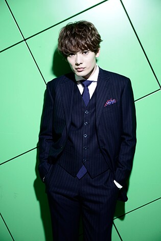 「崎山つばさファースト写真集 YOKU」（徳間書店）より。