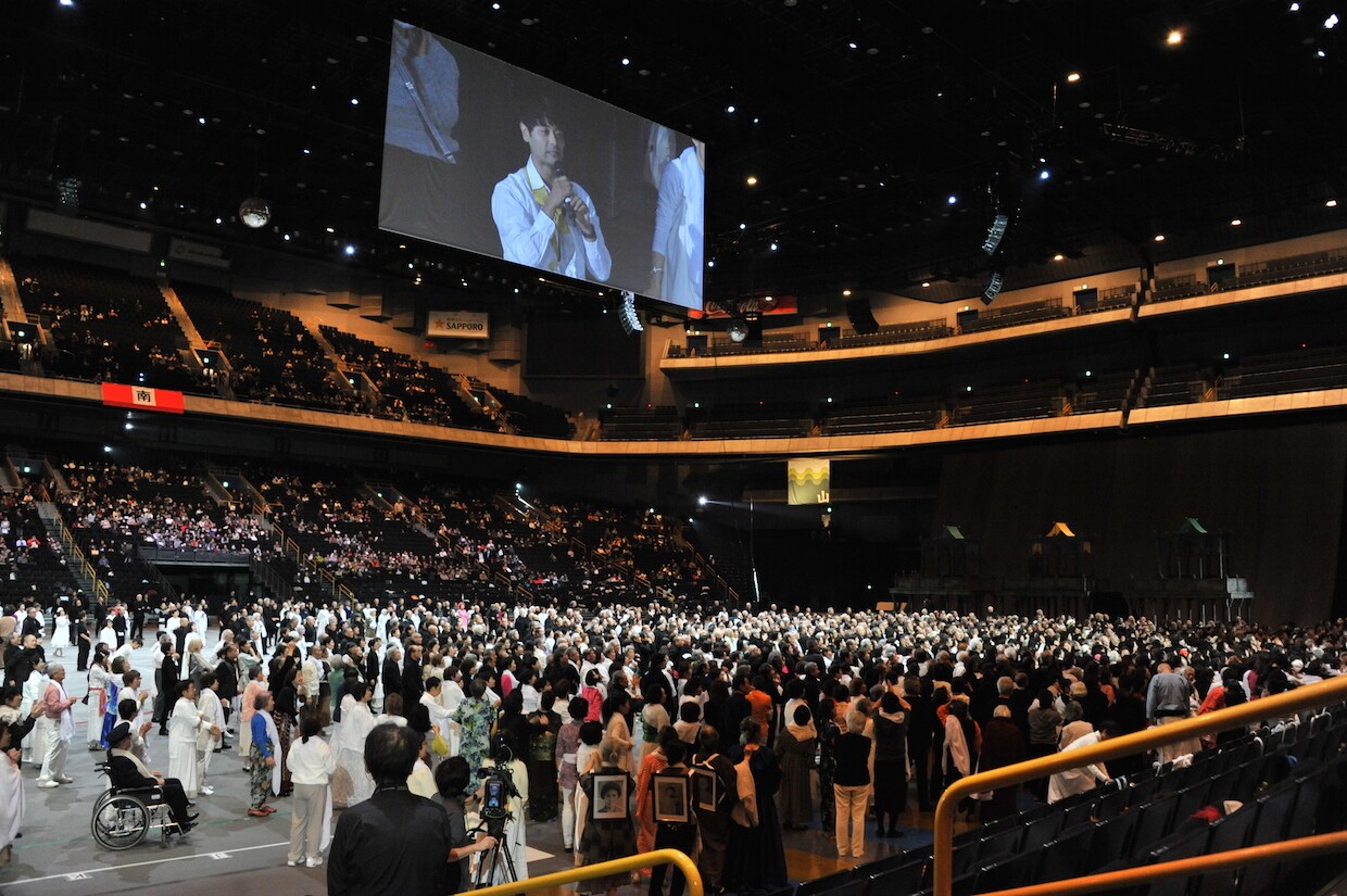 「1万人のゴールド・シアター」終演、「感無量、だけど寂しい」とノゾエ征爾