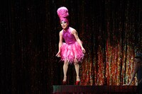 ミュージカル「プリシラ」ゲネプロより、オナン・スペルマーメイド演じるミス・アンダースタンディング。