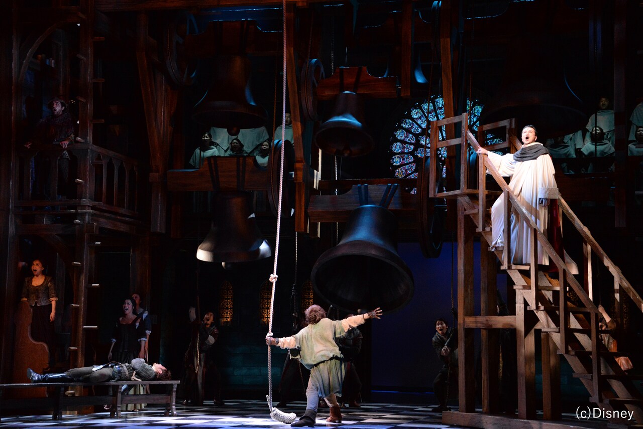 の*ん様 劇団四季ノートルダムの鐘　シルクスカーフ の*ん様 劇団四季ノートルダムの鐘 シルクスカーフ