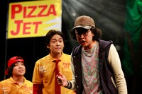 劇団プレステージ×ヨーロッパ企画「突風！道玄坂歌合戦」ゲネプロの様子。