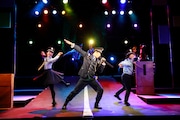 劇団プレステージ×ヨーロッパ企画「突風!道玄坂歌合戦」ゲネプロの様子。