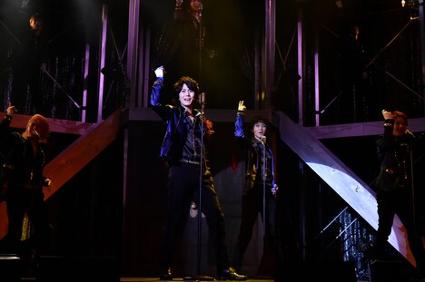 「Club SLAZY The Final invitation ~Garnet~」より。(撮影:鏡田伸幸、岩村美佳)