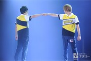 Live Performance Stage「チア男子!!」ゲネプロより、本田礼生演じる坂東晴希、古田一紀演じる橋本一馬。