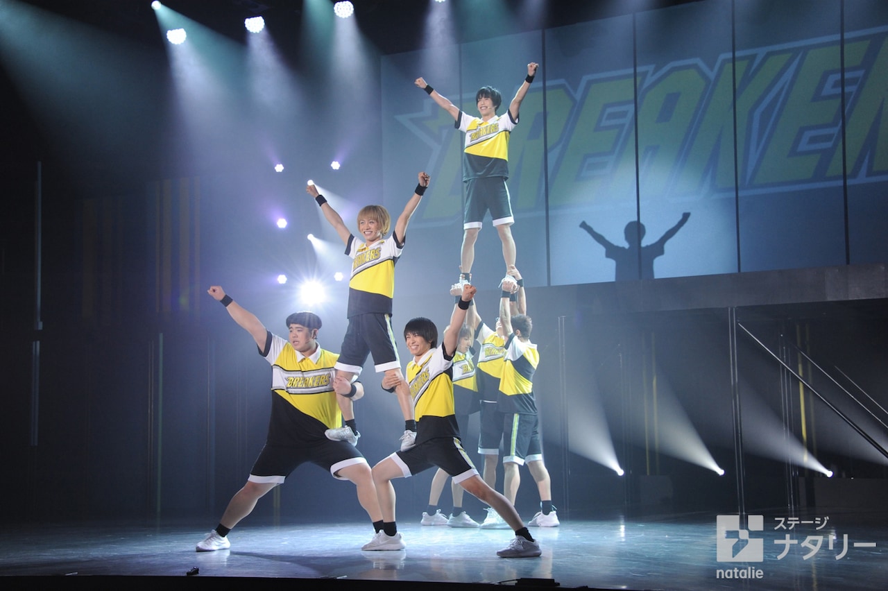 コール＆レスポンスで一体に！「チア男子!!」身体能力生かした華麗なアクロも