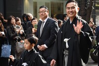 「丸の内お練り」より。