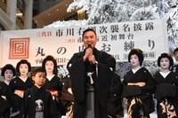 「丸の内お練り」より。