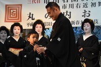 「丸の内お練り」より。