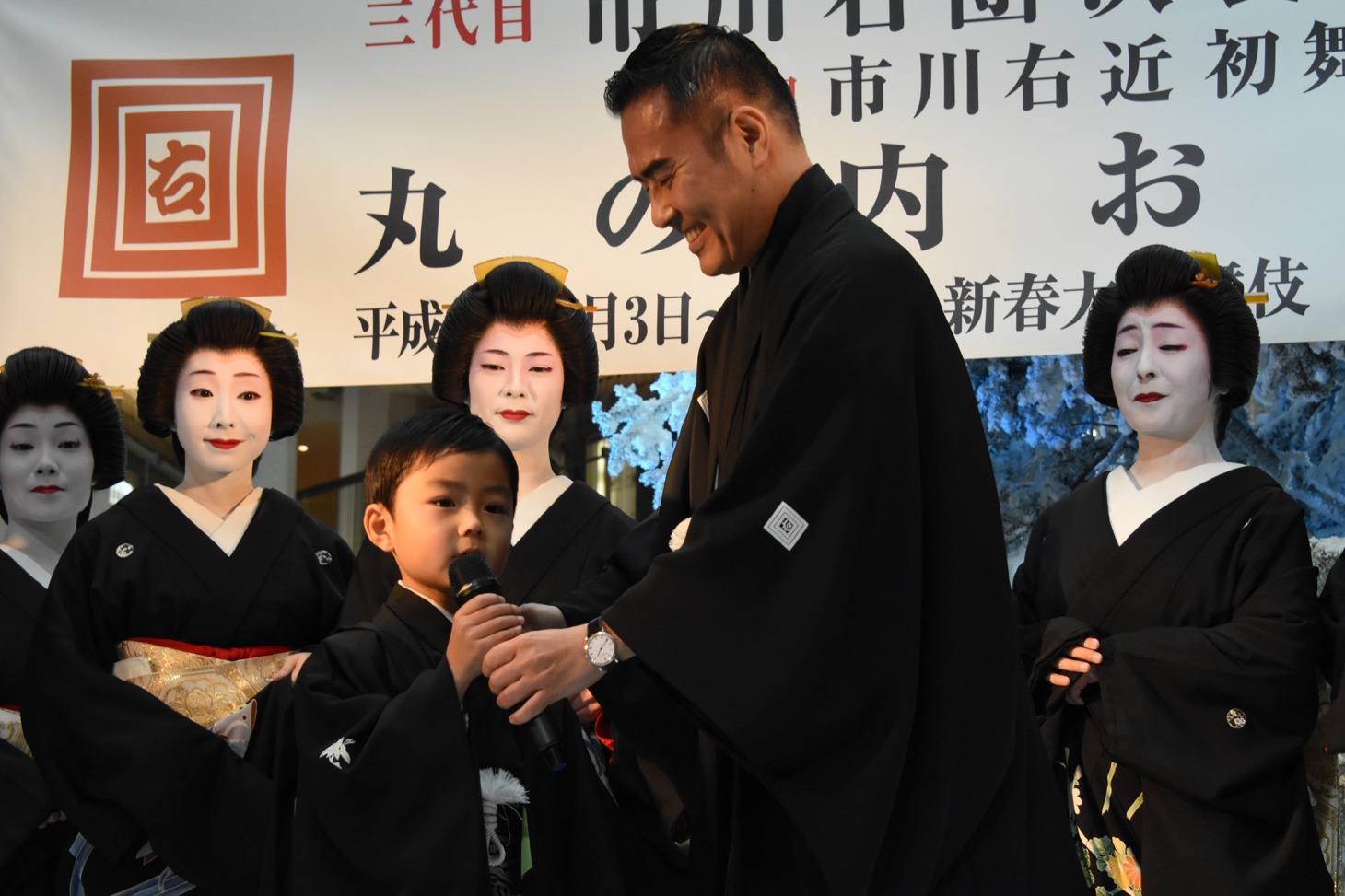 「丸の内お練り」より。