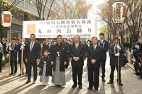 「丸の内お練り」より。