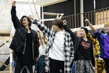 ミュージカル「ロミオ＆ジュリエット」稽古場より、左がロミオ役の古川雄大。