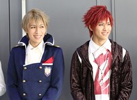 ミュージカル「Dance with Devils～D.C.（ダ・カーポ）～」フォトセッションの様子。左から神永圭佑、萩尾圭志。