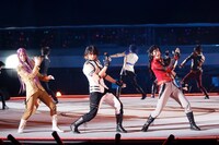 「ミュージカル『刀剣乱舞』～真剣乱舞祭 2016～」より。 撮影：岸隆子（Studio Elenish）、安田新之助