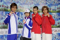 「ミュージカル『テニスの王子様』3rdシーズン 青学（せいがく）vs六角」囲み取材の様子。左から宇野結也、阿久津仁愛、矢代卓也、二葉要。