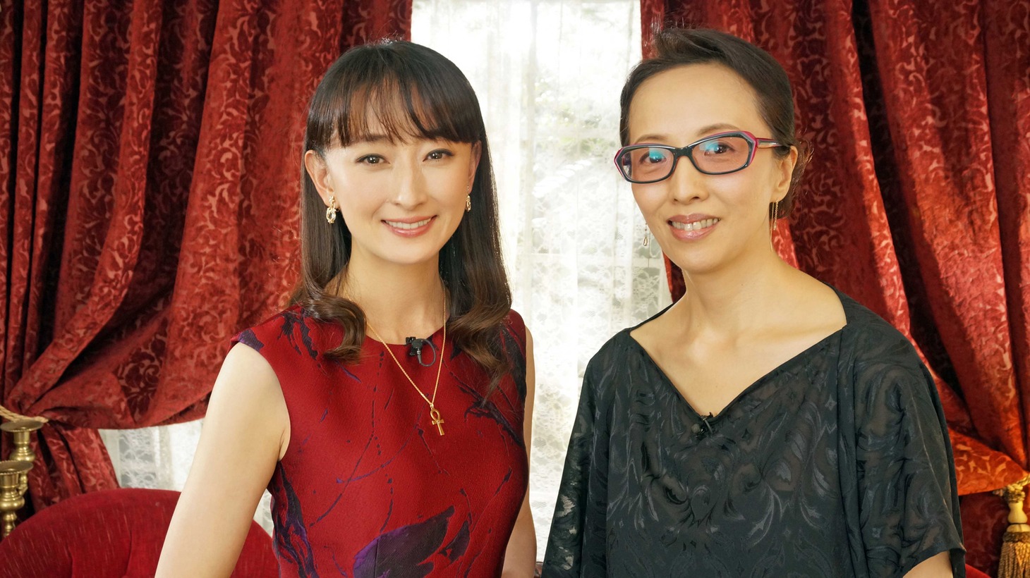 BS朝日「ザ・インタビュー ～トップランナーの肖像～」より、左から花總まり、ヤン・ヨンヒ。(c)BS朝日