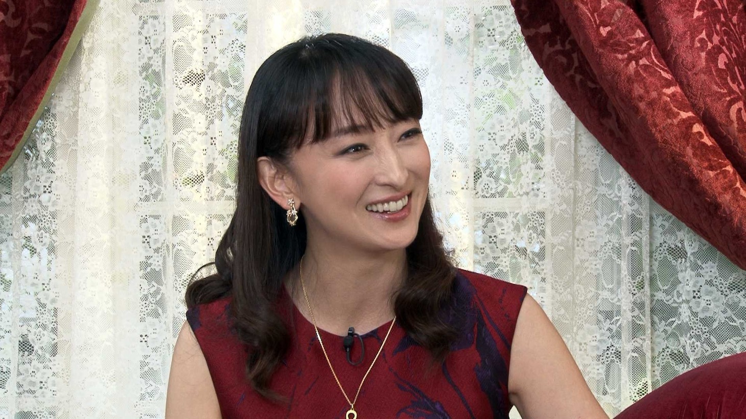 BS朝日「ザ・インタビュー ～トップランナーの肖像～」より、インタビューに応じる花總まり。(c)BS朝日