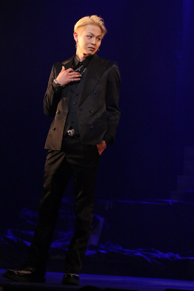 荒木宏文演じる時桜。(c)2013-2014 舞台「私のホストちゃん」製作委員