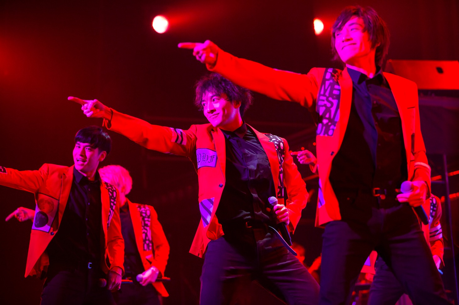 「sHi-tai!」より。前列左からSANGMIN、渡部秀、平間壮一。