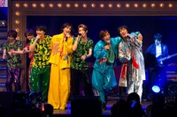 前列左から伊藤直人、小関裕太、許峰、青柳塁斗、松島庄汰。