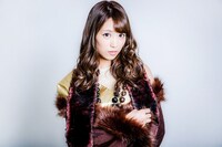 穐田和恵演じる王。