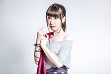 谷茜子演じるミルダ。