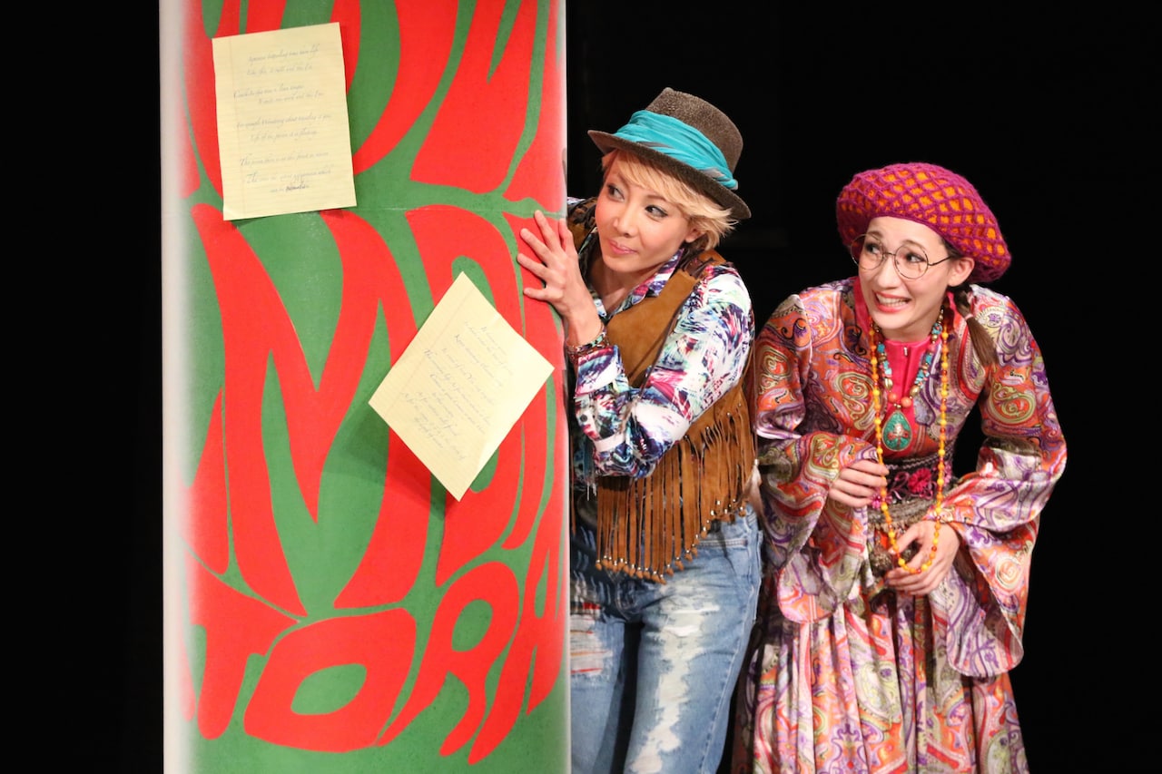 デニム姿の柚希ロザリンドがキュート！M.メイヤー演出「お気に召すまま」