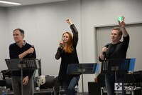 「ニューイヤー・ミュージカル・コンサート 2017」リハーサルより、左からハワード・マクギリン、ティール・ウィックス、マット・ローラン。