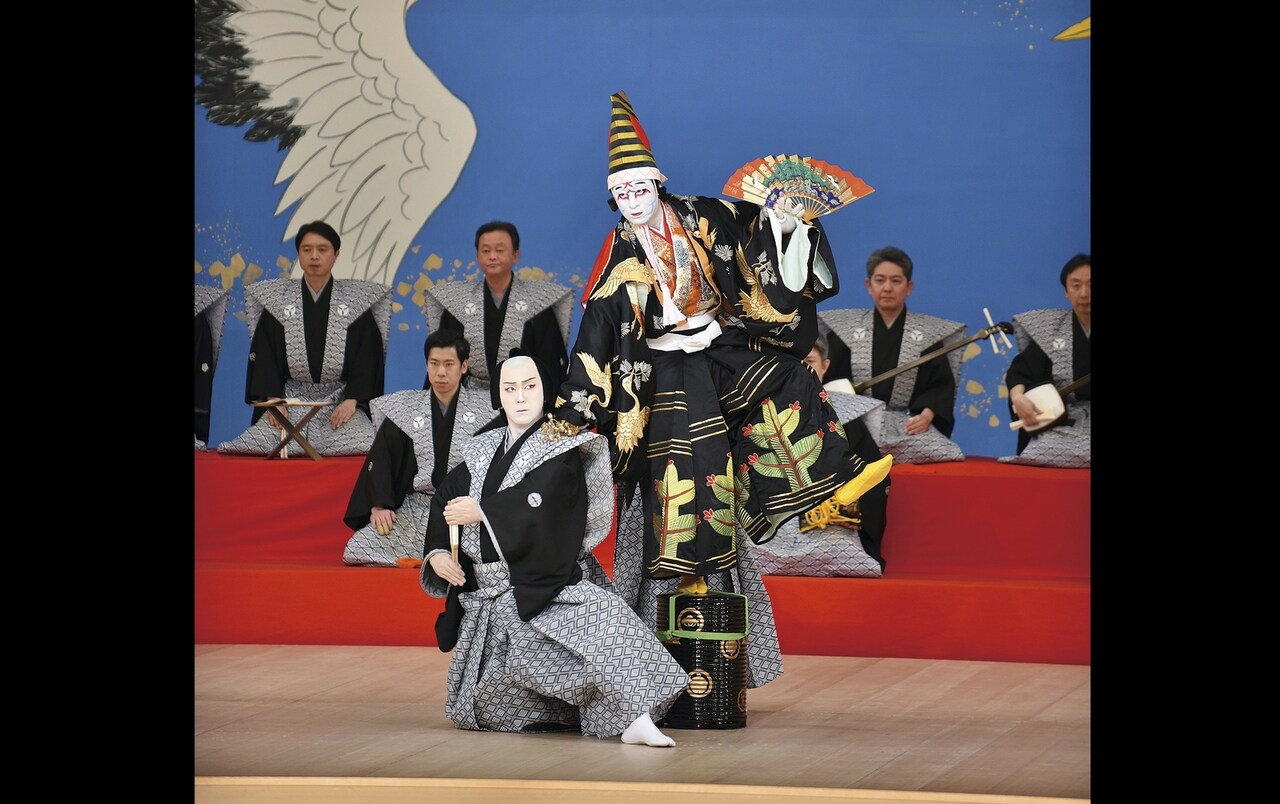 染五郎＆松也、糸繰り人形と後見に扮する舞踊「松寿操り三番叟」が本日衛星劇場で