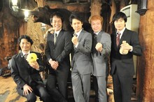 「『ハナタレナックス』EX（特別編）世界遺産・知床をゆく チームナックス5人旅～絶景＋秘湯×北海道グルメ＝珍道中？～」告知番組の公開収録より。左から安田顕、森崎博之、大泉洋、音尾琢真、戸次重幸。