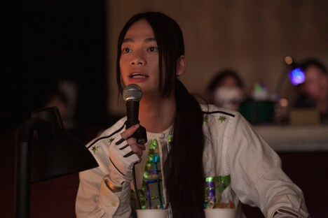 エン*ゲキ#02「スター☆ピープルズ!!」ゲネプロより。演出家席から指示を出す池田純矢。（撮影：京介）