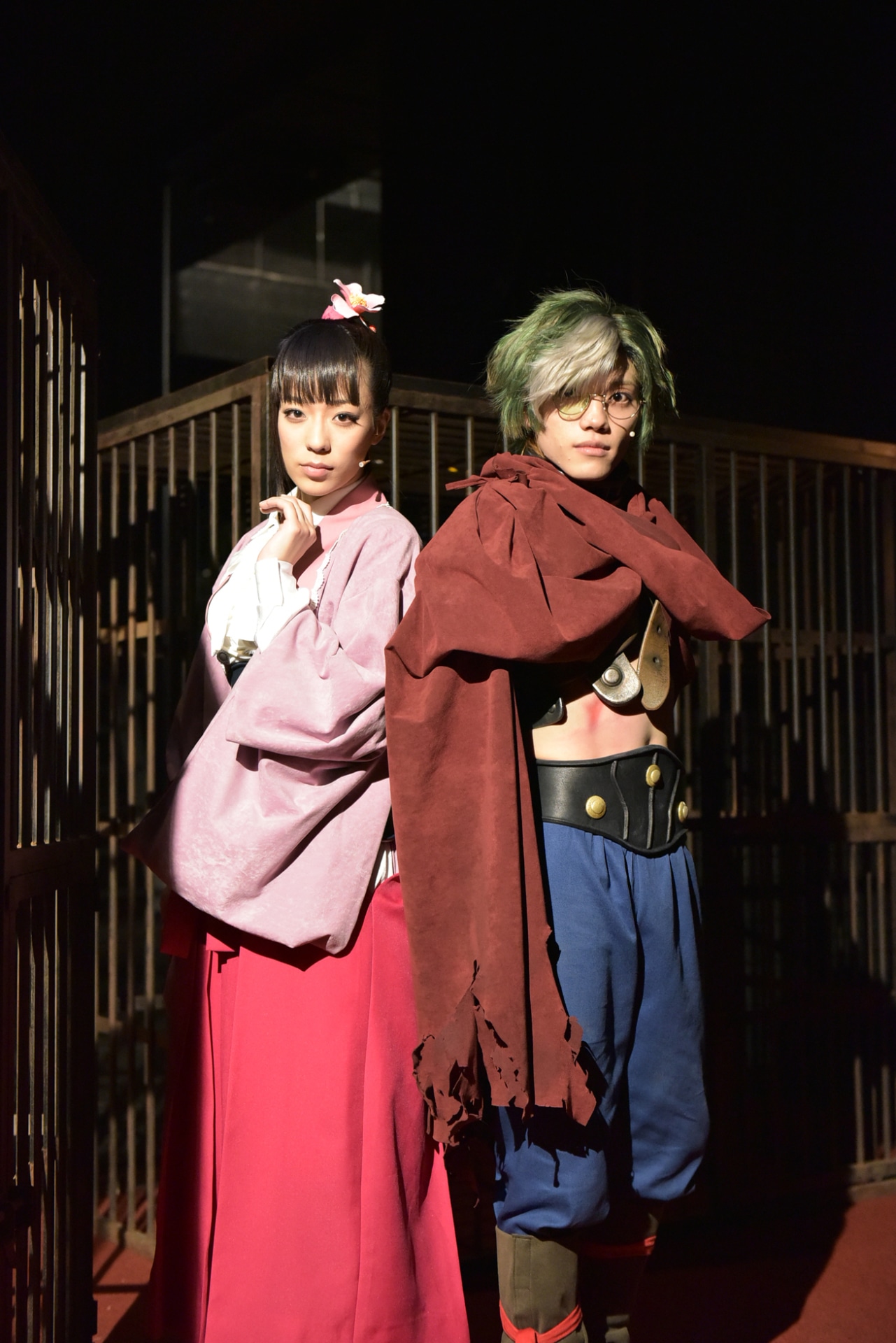 2.5 Escape Stage「甲鉄城のカバネリ」より、左から小瀬田麻由演じる菖蒲、伊崎龍次郎演じる生駒。