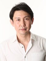 「中橋公館」に出演する浅野雅博。