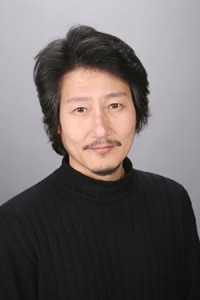 アトリエの会「冒した者」に出演する中村彰男。