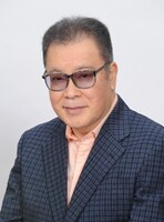 「鼻」に出演する江守徹。