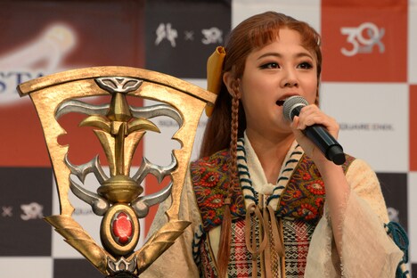 サラ・カーソン役の新垣里沙。