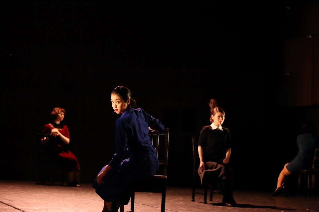 2016年3月に上演されたカンパニーデラシネラ白い劇場シリーズ 第2回公演「椿姫」より。（撮影：伊藤華織）