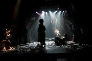 2014年9・10月に上演された「どんぶりの底」より。(c)横田敦史