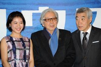 音楽劇「マリウス」製作発表記者会見の様子。左から瀧本美織、山田洋次、柄本明。
