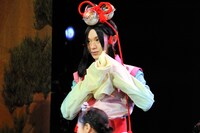 ミュージカル「しゃばけ」より、大平峻也演じる鈴彦姫。