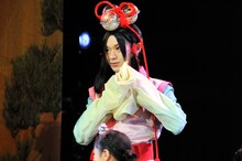 ミュージカル「しゃばけ」より、大平峻也演じる鈴彦姫。
