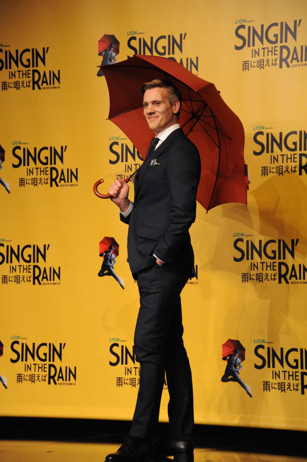 雨に唄えば　アダム・クーパー　サイン入りパンフレット　プログラム SINGIN' IN THE RAIN ―雨に唄えば― | PARCO STAGE -パルコステージ-