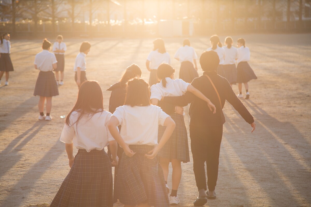 ロロ三浦直之といわき総合高校がEMC「ライトブルー」MV＆ライブで再タッグ