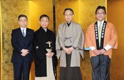 第三十三回「四国こんぴら歌舞伎大芝居」製作発表より、左から安孫子正、中村芝雀改め中村雀右衛門、片岡仁左衛門、小野正人。
