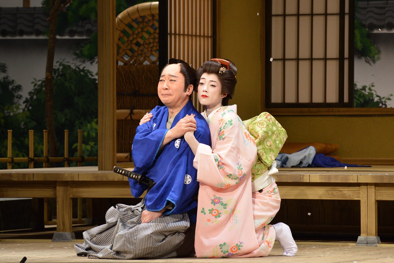 「二月喜劇名作公演」ゲネプロより、「恋の免許皆伝 一堺漁人作『寿祝う 四海波』より」の様子。