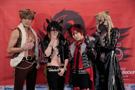 「Live Musical『SHOW BY ROCK!!』」新作公演発表囲み取材の様子。左からロム役の滝川英治、ヤイバ役の鳥越裕貴、クロウ役の米原幸佑、アイオーン役の輝馬。