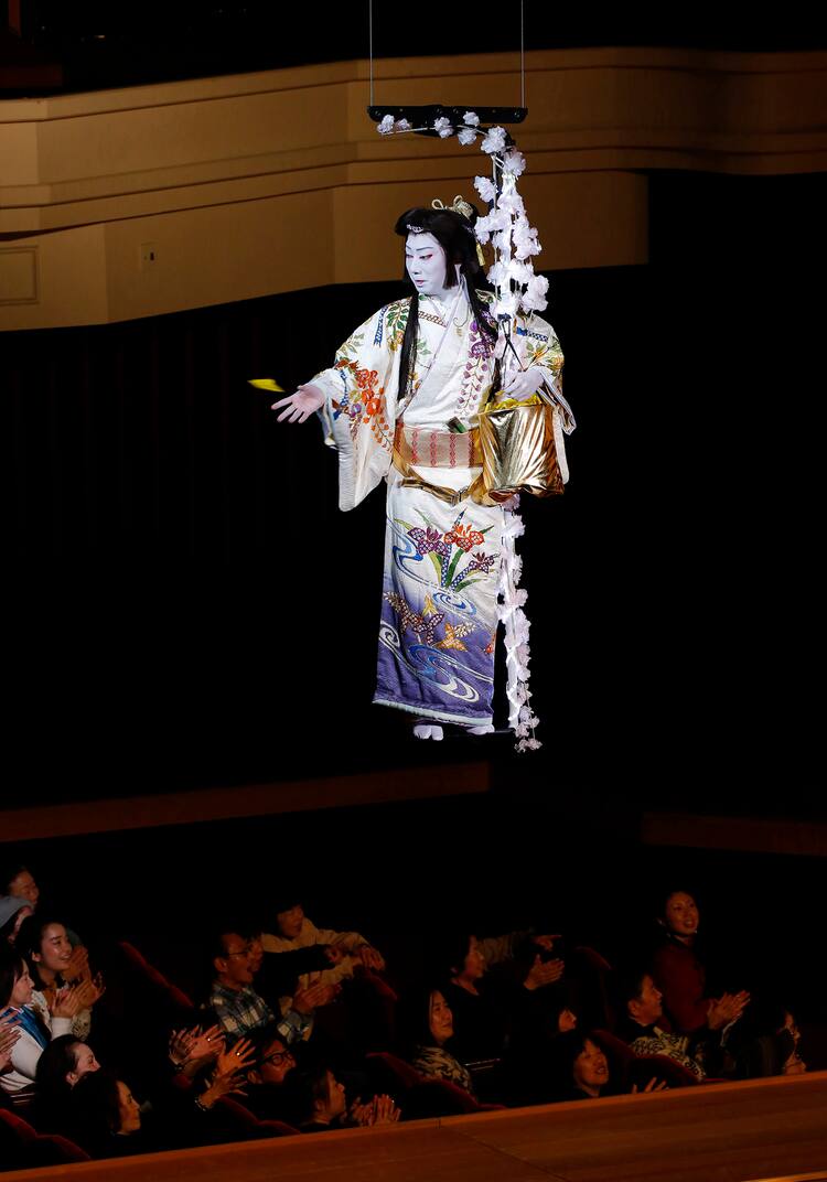 猿之助 宙乗り豆まき で観客に福呼び込む 博多座 二月花形歌舞伎 開幕 ステージナタリー