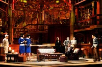 シアターコクーン・オンレパートリー＋キューブ2017 「陥没」より。（撮影：細野晋司）