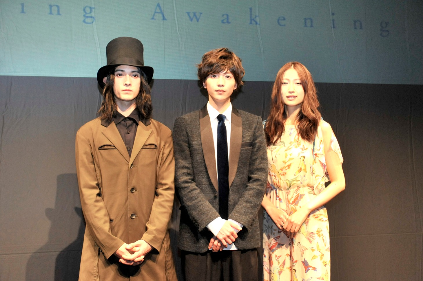KAAT神奈川芸術劇場プロデュース「春のめざめ」会見より。左から栗原類、志尊淳、大野いと。